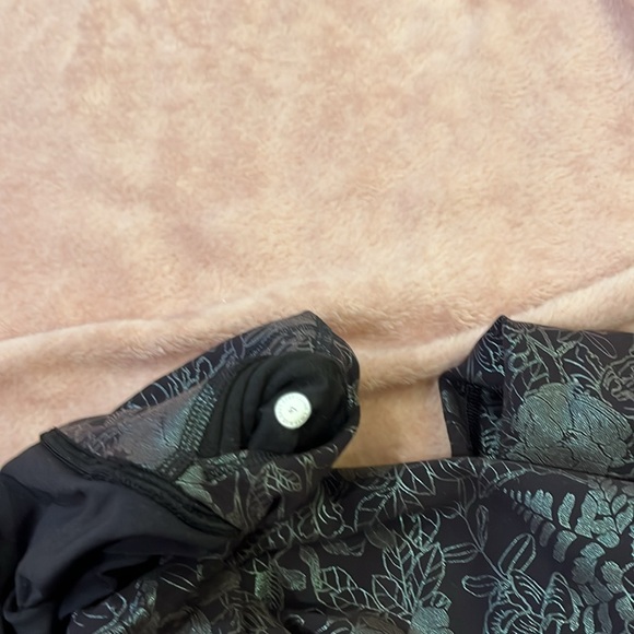 Lululemon floral foil - Picture 3 of 3